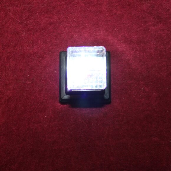 Elvis Etched Crystal Hologram Cube - Picture 6 of 6